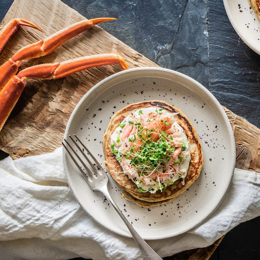 Blinis au crabe des neiges, mayo maison et pousses