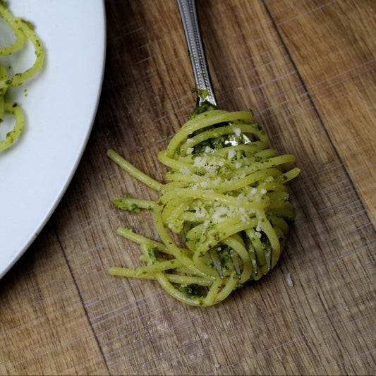 Pesto aux algues, aux noisettes et aux épinards